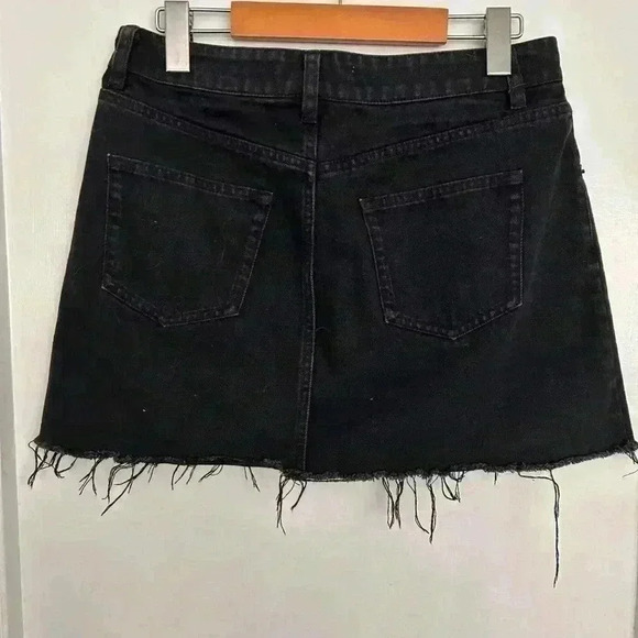 Simons Black Denim Mini Skirt  Size Medium - Picture 6 of 7